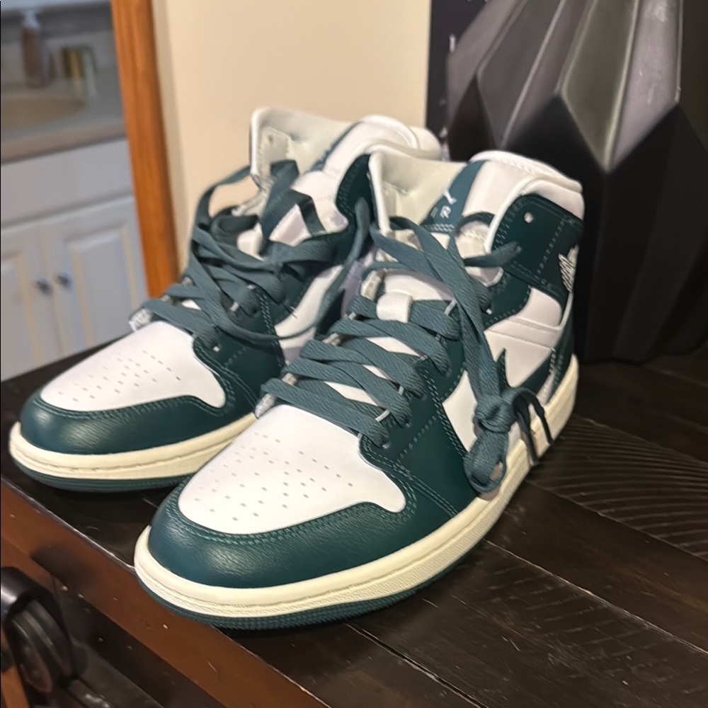 Jordan Athletic Shoes in Green and White